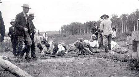 Indigenous peoples at English River Post, Ontario, 1905.